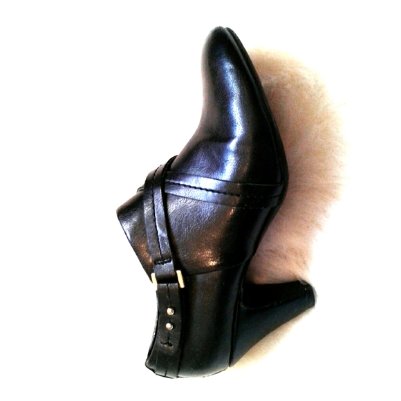 Naturalizer Black Zip Ankle Booties - Picture 1 of 5